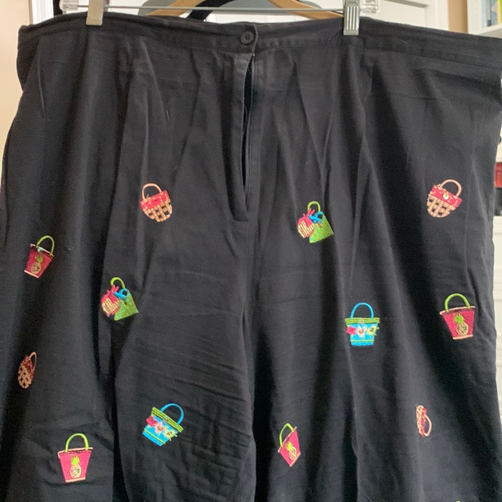 Junonia Capri pants with hand bag embroidery 3x
